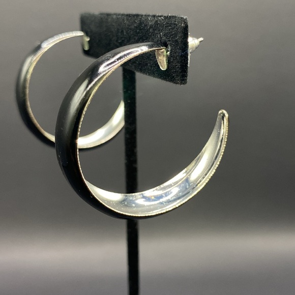 Item 94 Vintage Silver Tone Hoop Earrings Post Back Lobe Fashion - Picture 4 of 5